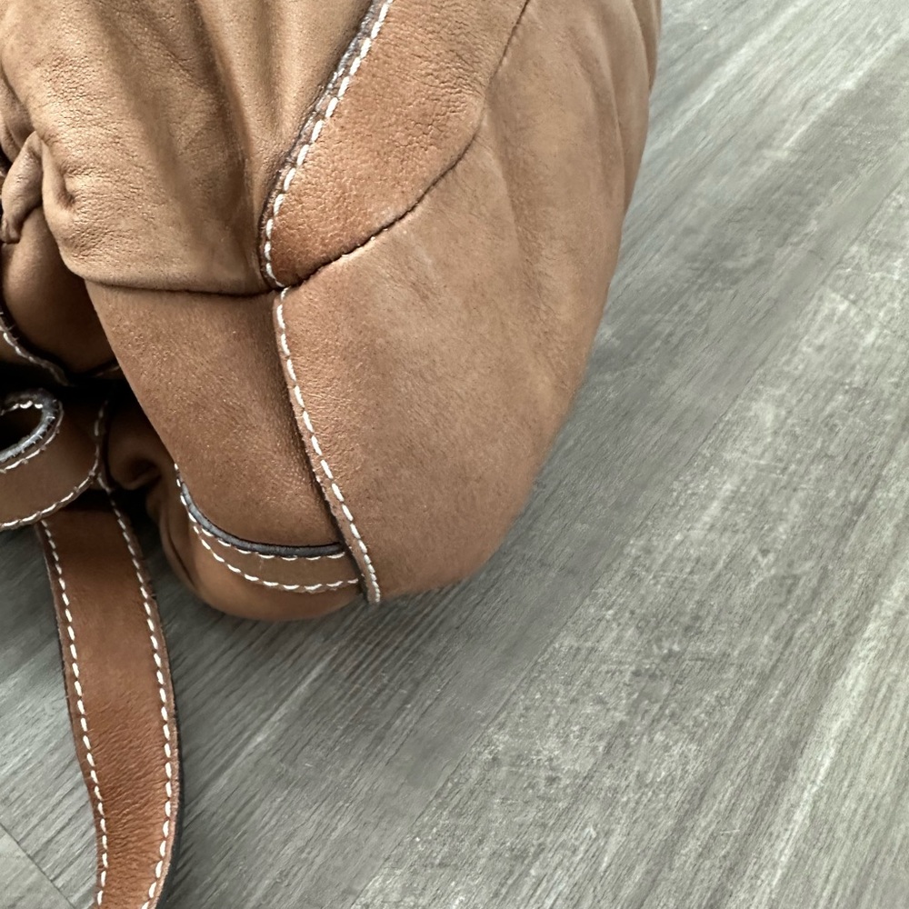 Burberry Tan Leather Tote Bag - Picture 4 of 12